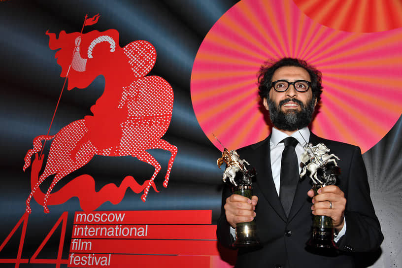 Режиссер Бехруз Шоайби, получивший «Золотого святого Георгия», на церемонии закрытия Московского международного кинофестиваля