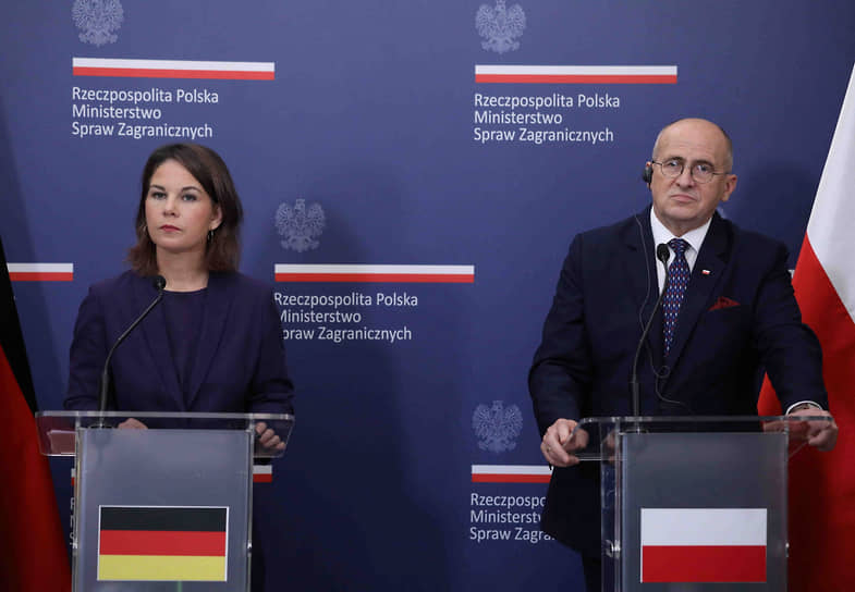 Министр иностранных дело Германии Анналена Бербок и ее польский коллега Збигнев Рау