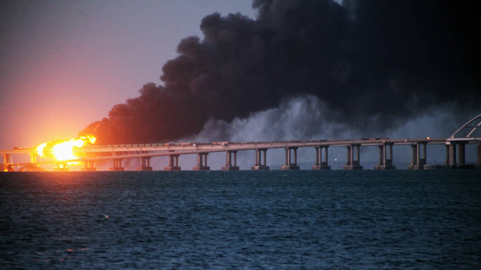 Взрыв на Крымском мосту — фотогалерея