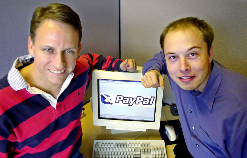 Питер Тиль родился 11 октября 1967 в немецком городе Франкфурт-на-Майне. Когда ему был один год, семья переехала в США. Будущий бизнесмен изучал философию и юриспруденцию в Стэнфордском университете.&lt;br>На фото: Питер Тиль (слева) и основатель X.com Илон Маск в штаб-квартире PayPal в Калифорнии, 2000 год