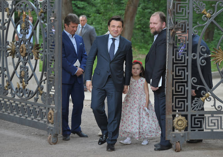 В семье губернатора Московской области Андрея Воробьева шестеро детей: две дочери политика от первого брака, две дочери его супруги Екатерины и двое общих сыновей