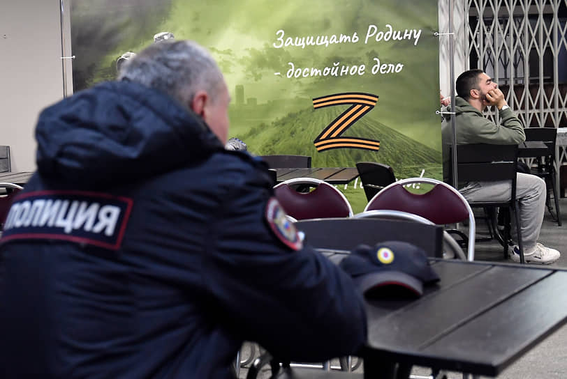 Москва. Закрытие временного пункта мобилизации в Театре Романа Виктюка