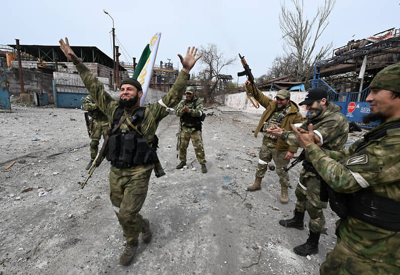 Бойцы батальона «Ахмат» на территории Мариупольского металлургического комбината имени Ильича