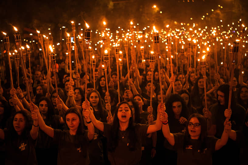 Факельное шествие по случаю 107-й годовщины геноцида армян в Ереване