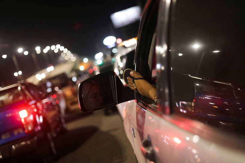 Ла-Пас, Боливия. Автомобильная пробка из-за конвоя с арестованным губернатором Санта-Круса Луисом Фернандо Камачо