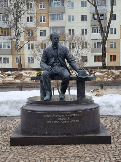 В ноябре 2018 года в Ивантеевке (Московская область) на средства местных предпринимателей открыли памятник Владимиру Лыжину. С 1896 года он владел ивантеевской тонкосуконной фабрикой и на свои средства перестроил рабочий поселок