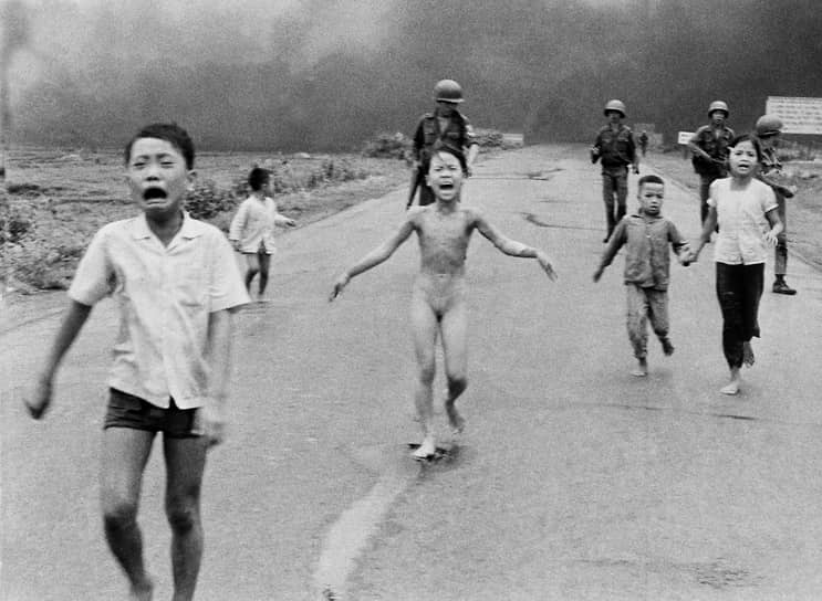 «Ужас войны» («Напалмовая девочка») — одно из самых известных фото времен войны во Вьетнаме. Президент США Ричард Никсон считал, что фото могло быть сфальсифицировано. Фан Тхи Ким Фук, обожженная напалмом в 9-летнем возрасте, в настоящее время проживает в Канаде, руководит фондом Kim Phuk Foundation International, помогающим детям, пострадавшим от войн
