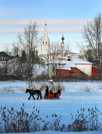 Суздаль. Катания на санях по городу