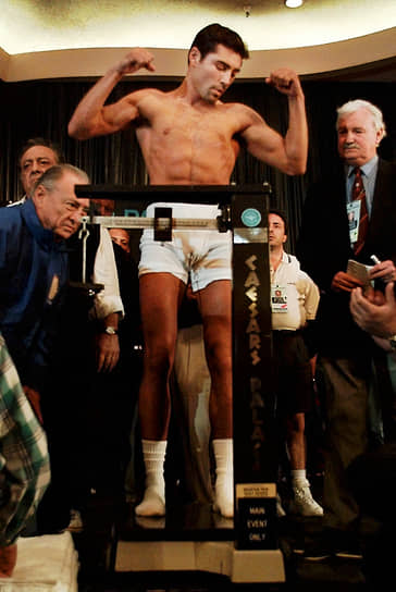 В 1995-м Оскар Де Ла Хойя был назван журналом The Ring бойцом года, а в 1997-1998 годах возглавлял рейтинг лучших боксеров вне зависимости от весовой категории