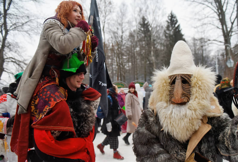 Празднование Масленицы в Центральном парке культуры и отдыха на Елагином острове в Санкт-Петербурге