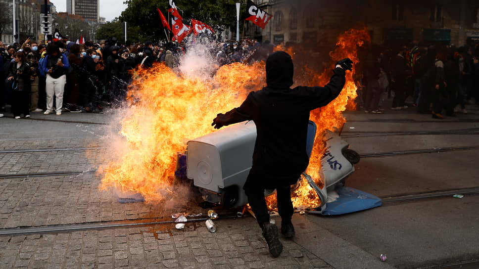 Массовые протесты во Франции против пенсионной реформы