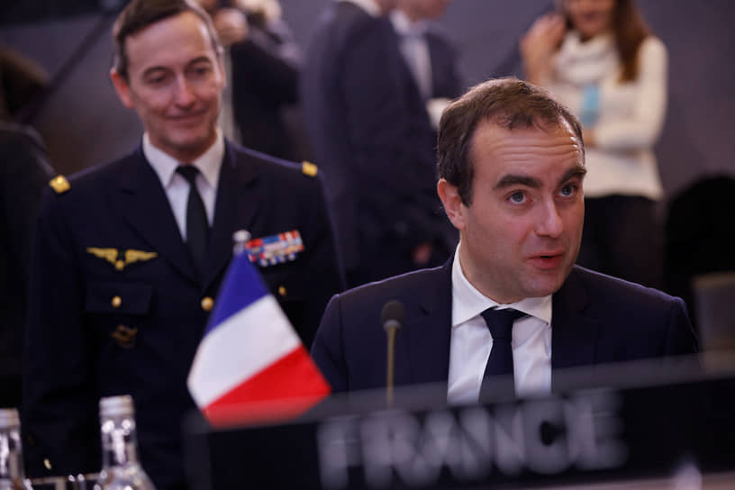 Министр обороны Франции Себастьен Лекорню на встрече глав военных ведомств стран НАТО в Брюсселе (февраль 2023 года)