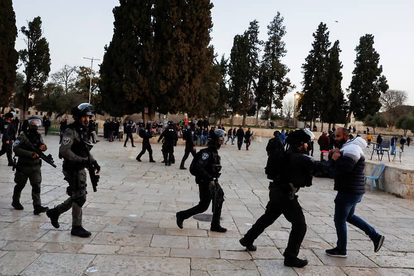 Полиция разгоняет палестинскую демонстрацию в районе Храмовой горы