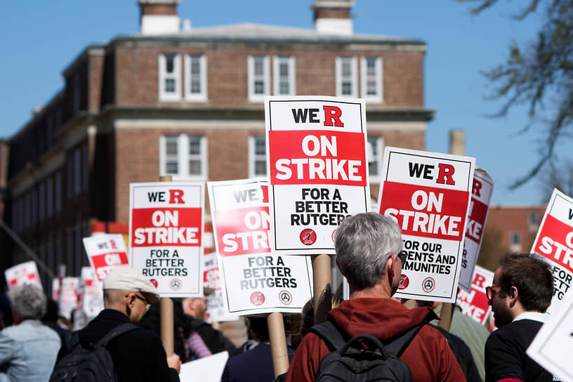 Нью-Брансуик, США. Забастовка преподавателей Ратгерского университета, требующих повышения заработной платы 