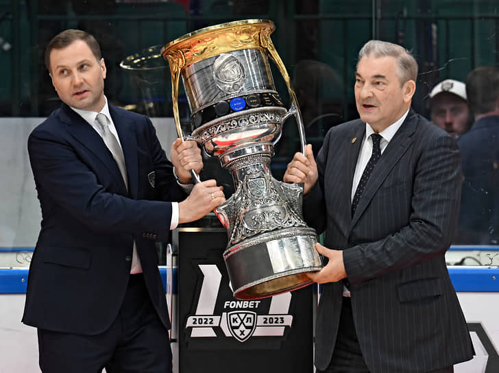 Президент КХЛ Алексей Морозов (слева) и президент Федерации хоккея России Владислав Третьяк