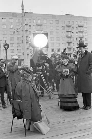 Из-за происхождения Марины Влади режиссеры охотно предлагали ей роли в кинокартинах по произведениям российских писателей: Антона Чехова, Льва Толстого, Федора Достоевского и Александра Куприна &lt;br>
На фото: съемки фильма Сергея Юткевича «Сюжет для небольшого рассказа», 1968 год 