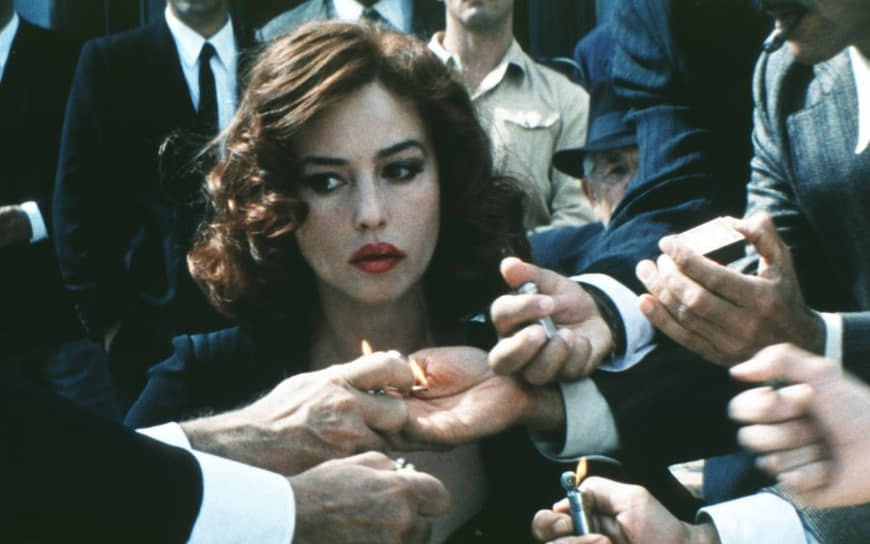 Знаменитым стал кадр из фильма «Малена» с Моникой Белуччи, в котором главная героиня достает сигарету, а сразу несколько мужчин предлагают ей прикурить