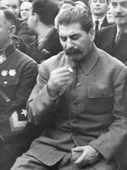 Одним из самых известных курильщиков трубки был советский лидер Иосиф Сталин