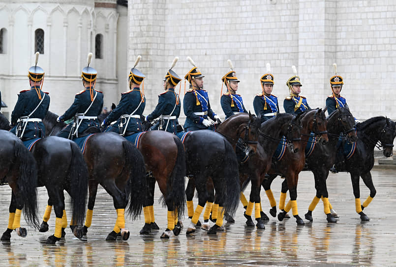 Военнослужащие президентского полка на церемонии