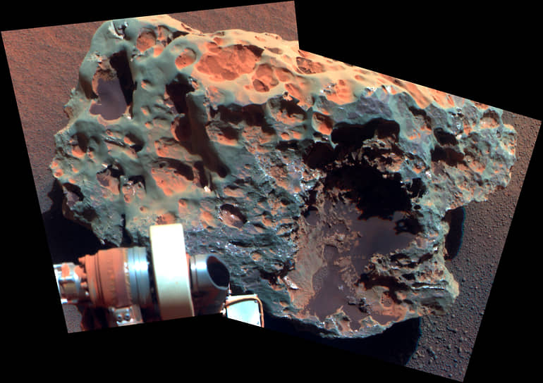 На сегодняшний день метеорит Блок-Айленд, размер которого  составляет 60 см в поперечнике, считается самым крупным на поверхности Марса. Его снимок сделал космический аппарат Opportunity