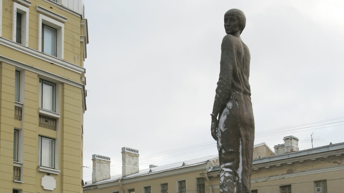 В Петербурге пропала мемориальная доска Анны Ахматовой с фасада бывшей  тюрьмы «Кресты»