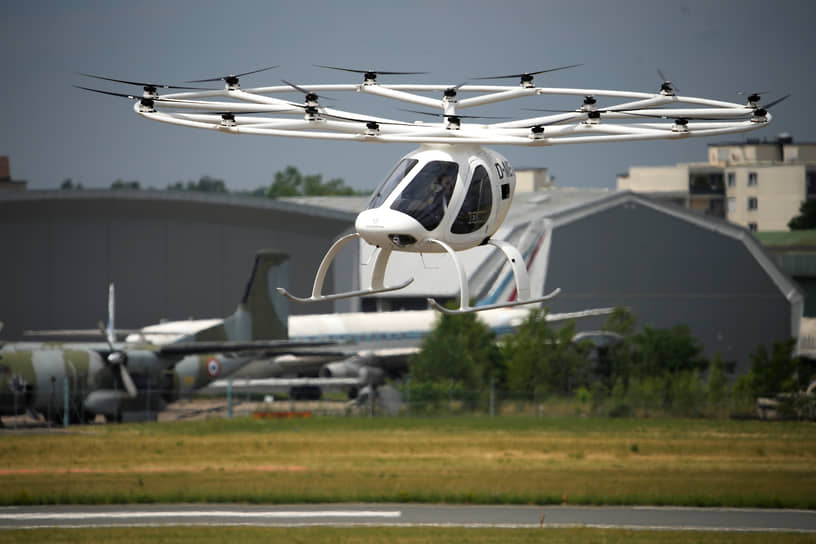 Демонстрационный полет электрического экспериментального мультикоптера Volocopter 2X