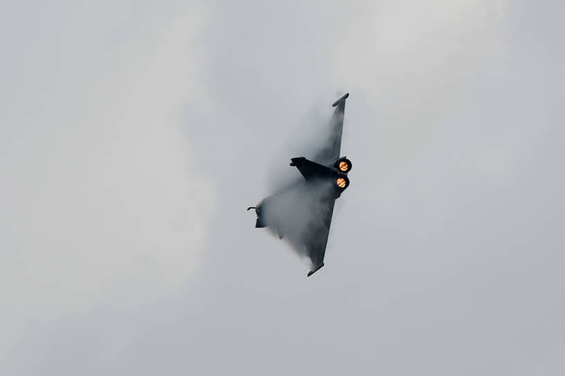 Демонстрационный полет истребителя Dassault Rafale