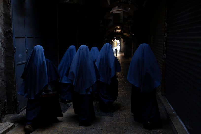 Иерусалим. Группа монахинь в районе Старого города