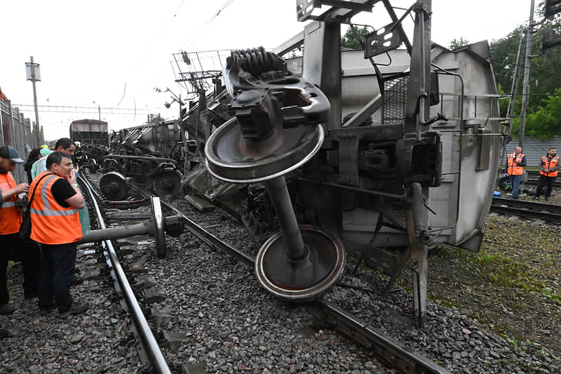 Москва. Железнодорожники ликвидируют последствия схода грузовых вагонов на стации Бирюлево-Товарная