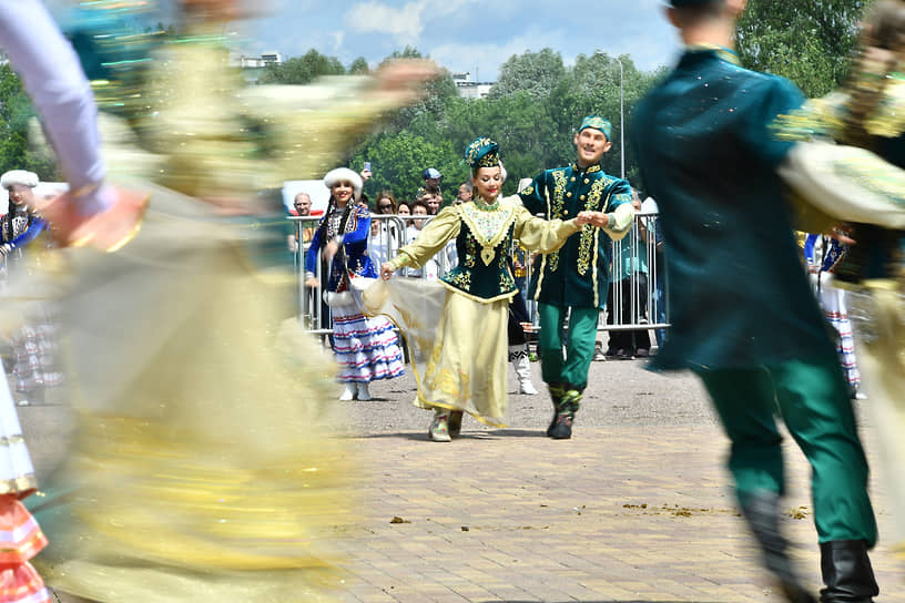 Национальные танцы в музее-заповеднике «Коломенское»