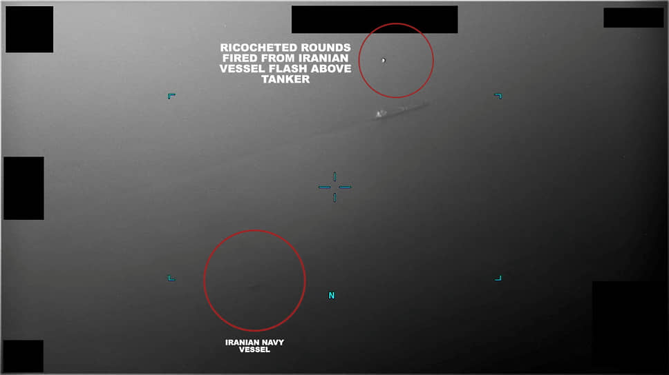 Кадр из видеозаписи, на котором зафиксирован момент, когда иранский военный корабль якобы обстреливает коммерческий танкер в Оманском заливе