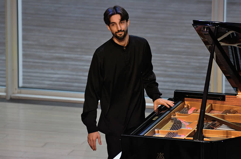 Пианист Массимилиано Гротто во время концерта в «ГЭС-2»
