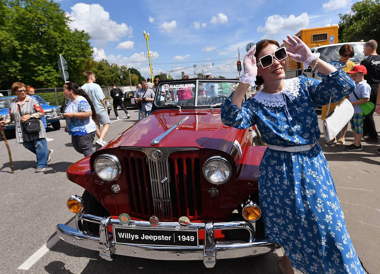 Ретроавтомобиль Willys Jeepster на Воробьевых горах