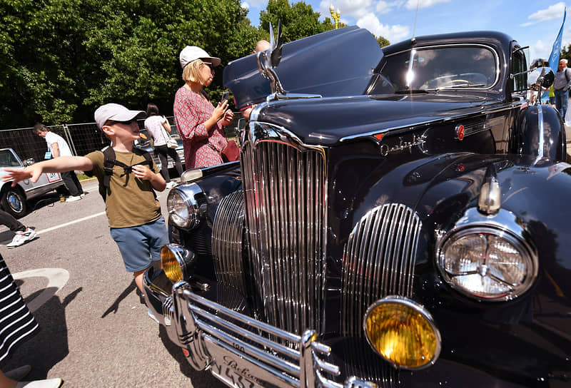 Ретроавтомобиль Packard Clipper на Воробьевых горах