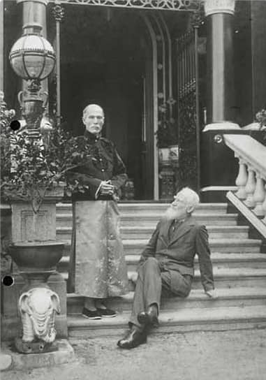 Джордж Бернард Шоу (справа) побывал в гостях у сэра Роберта Хотуна (слева) в 1933 году