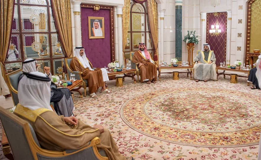 Наследный принц Саудовской Аравии Мухаммед бен Салман (в центре) 