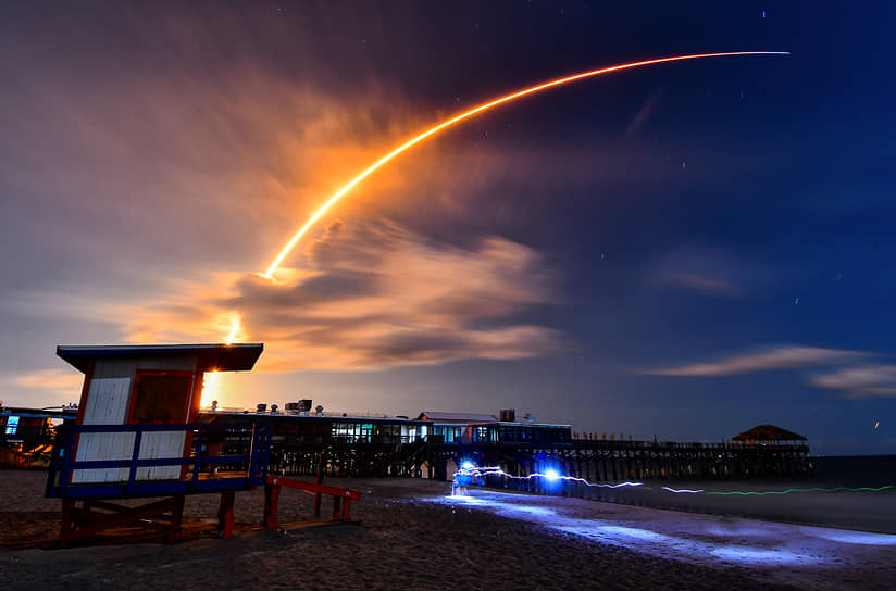 Мыл Канаверал, США. Запуск ракеты-носителя Falcon 9 