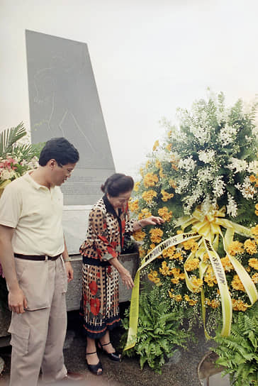 В 1986–1992 годах президентом Филиппин являлась Корасон Акино, ставшая первой женщиной-президентом в истории страны. Ее сын Бенигно III возглавлял Филиппины с 2010 по 2016 год