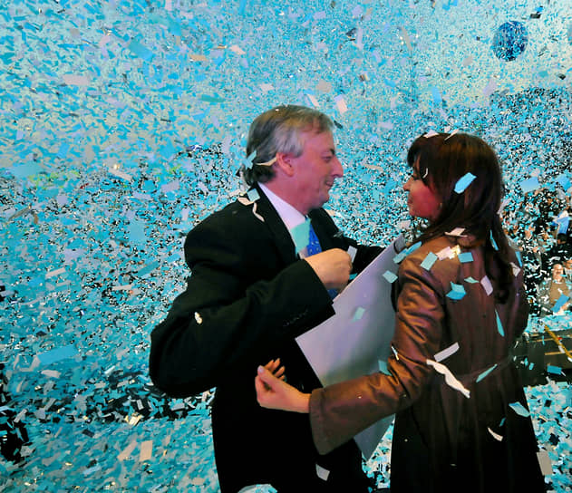 С 2003 по 2007 год Аргентину возглавлял Нестор Киршнер. Его на посту президента страны сменила жена Кристина, управлявшая Аргентиной в 2007–2015 годах