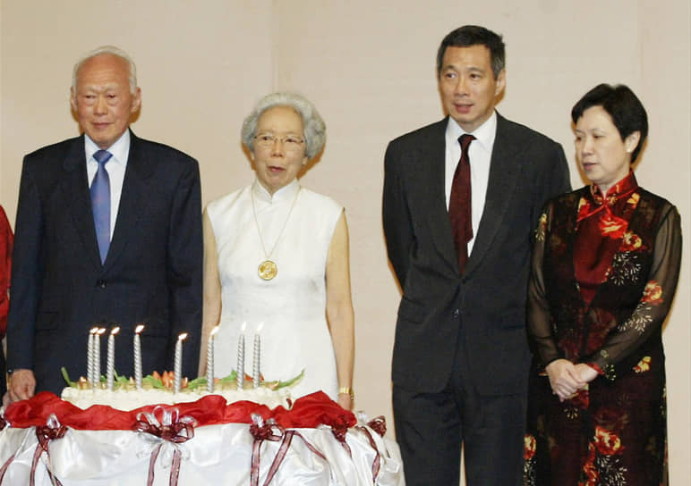 Ли Куан Ю (слева), один из создателей сингапурского «экономического чуда», являлся премьер-министром страны в 1959–1990 годах. Его сын Ли Сянь Лун является премьер-министром страны с 2004 года
