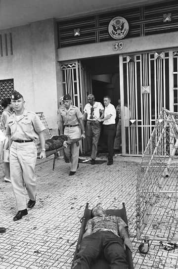 30 марта 1965 года вьетконговцы взорвали заминированный автомобиль возле посольства США в Сайгоне в Южном Вьетнаме. Погибли 24 человека