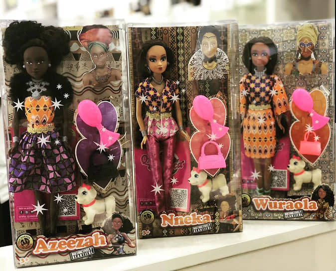 Африканские куклы носят одежду ярких национальных расцветок, у них объемные африканские кудри, а некоторые даже любят танцевать