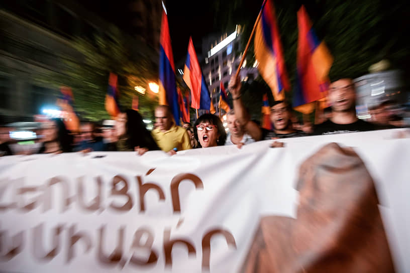 Ереван. Акция протеста, организованная движением «Национальный демократический полюс» («Бевер»), против действий премьер-министра Никола Пашиняна
