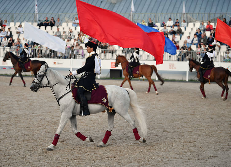 Москва. Показательные выступления кремлевской школы верховой езды на ВДНХ