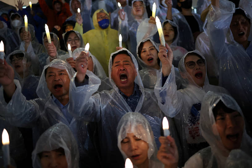 Сеул, Южная Корея. Демонстранты выступают против планов Японии по сбросу сточных воды с разрушенной АЭС «Фукусима» в океан