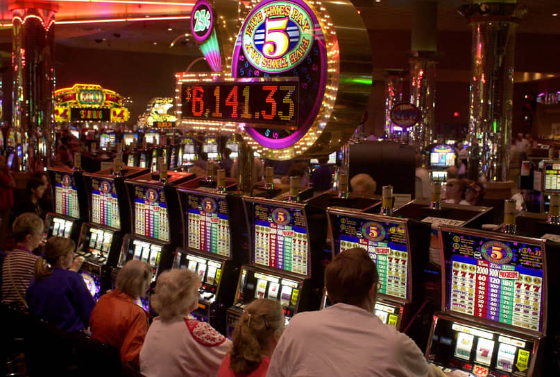 В 1975 был открыт первый игорный клуб в индейской резервации, а с 1987 года индейцам разрешается создавать собственные казино, пользующиеся значительными льготами&lt;br>
На фото: казино в Аризоне, приносящее племени явапай $80 млн в год