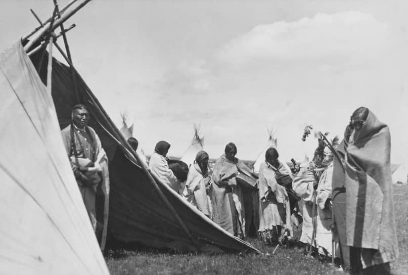 В 1830 году в США приняли Закон о переселении индейцев, по которому все индейцы с востока страны должны были переселиться на земли, зарезервированные для них к западу от реки Миссисипи