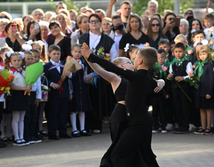 Танцевальный номер учеников школы №32 в Мытищах