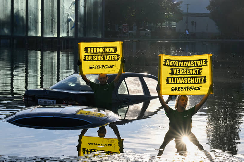 Мюнхен, Германия. Экоактивисты выступают против изменения климата на международном автосалоне IAA Mobility