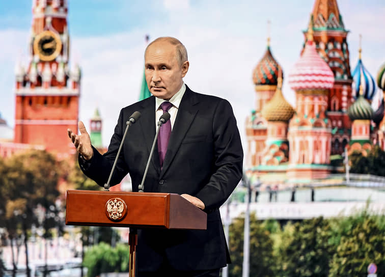Владимир Путин в этот день тоже работал на Москву